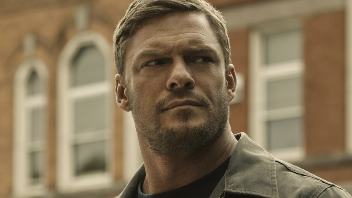 «Белый лотос» и «Аутсорс»: какие сериалы смотреть в феврале (фото 19)