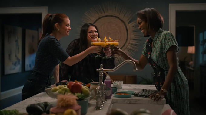 «Белый лотос» и «Аутсорс»: какие сериалы смотреть в феврале (фото 5)