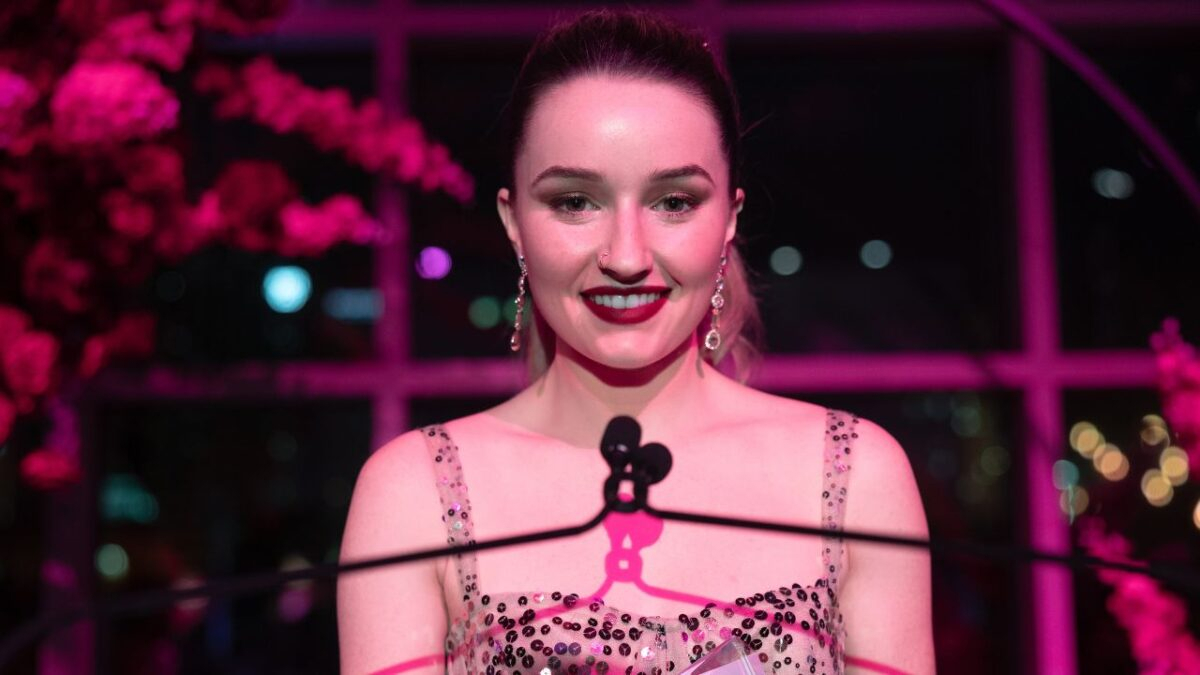 «Белый лотос» и «Аутсорс»: какие сериалы смотреть в феврале (фото 2)