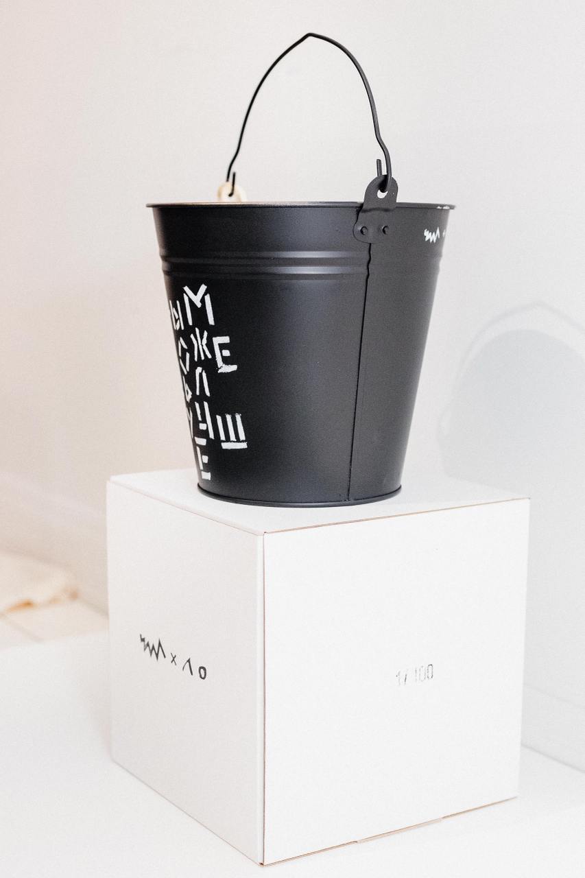 Агентство Instinct создало арт-объект в виде ведра (фото 4)