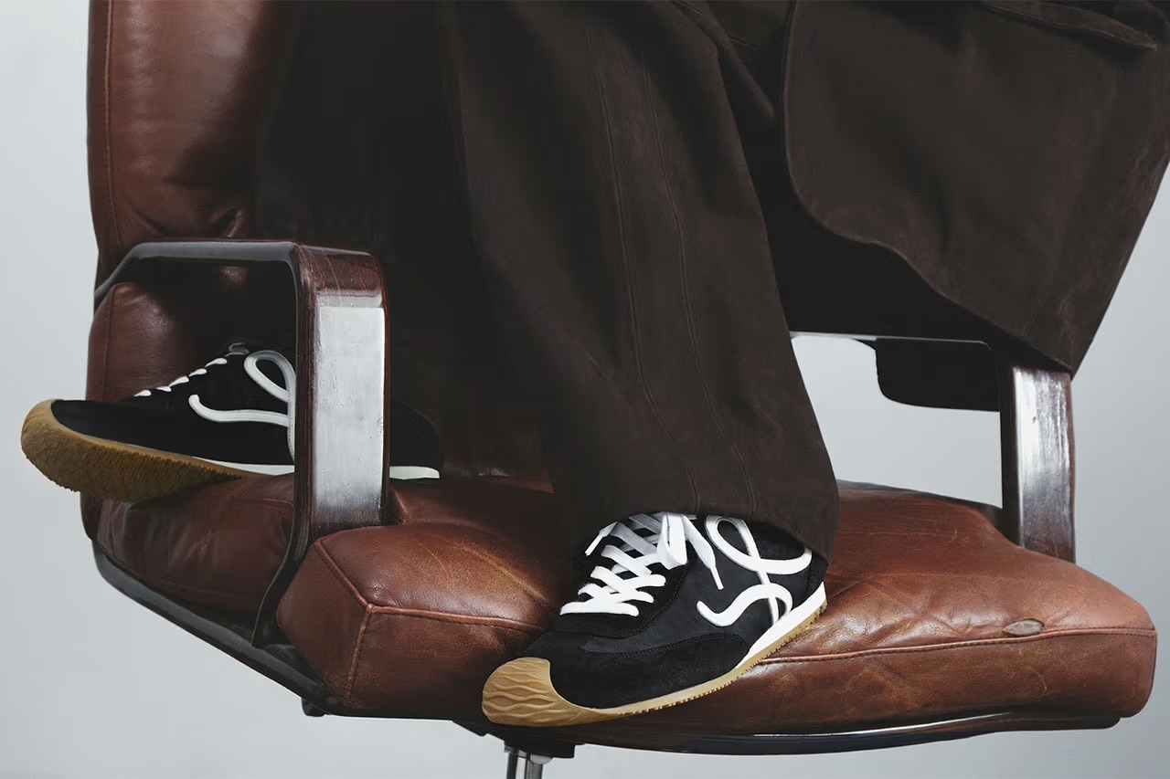 Loewe обновил силуэт кроссовок Ballet Runner (фото 1)