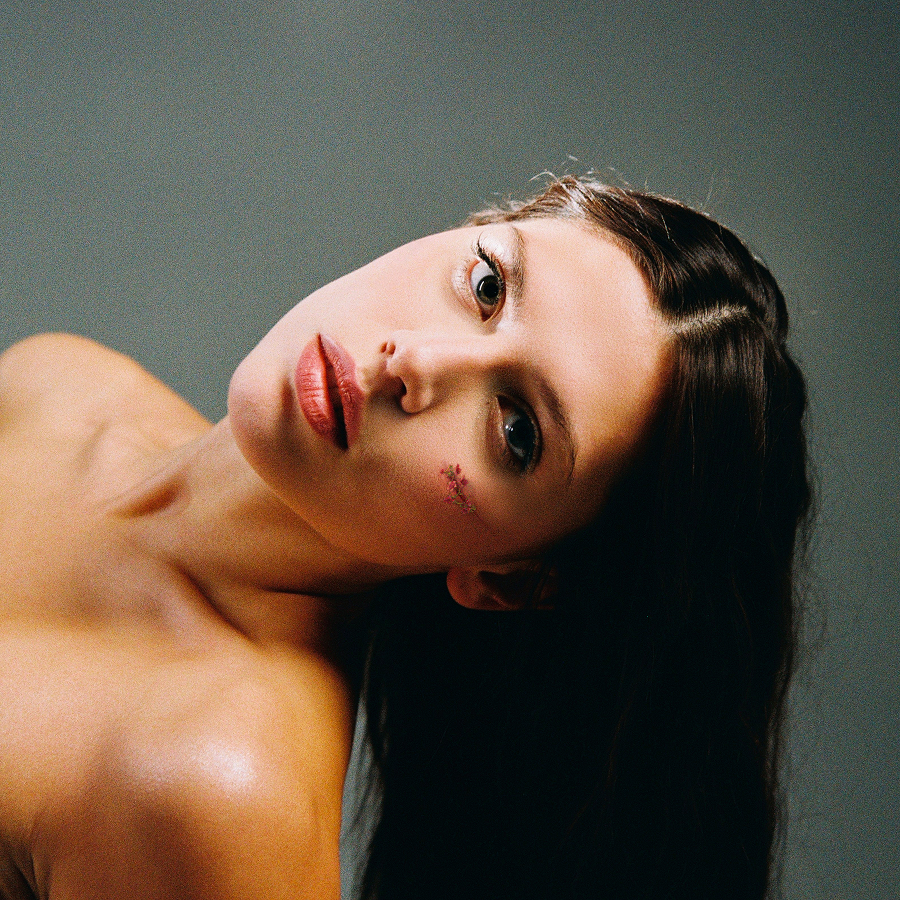 Певица Afelia выпустила второй сольный альбом «3 сессии в неделю» (фото 1)