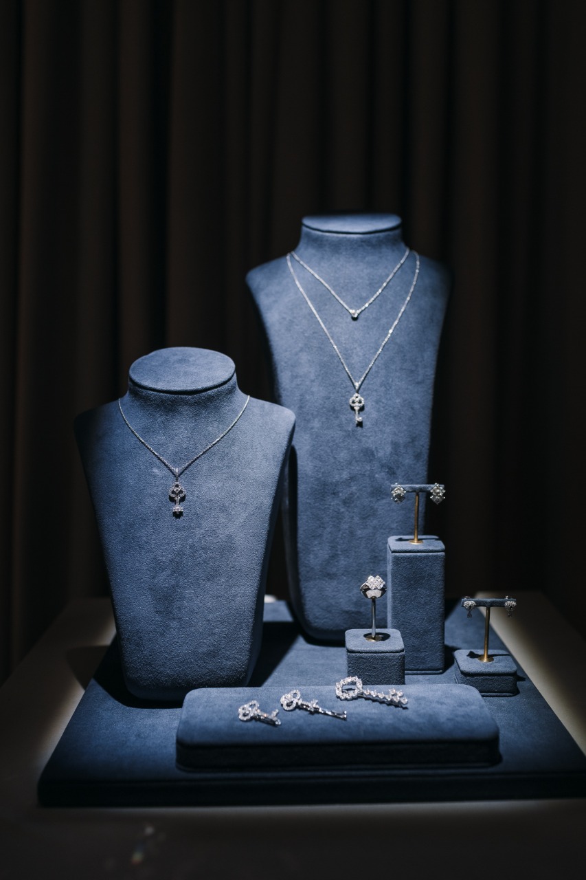 Бренд Cluev подготовил экспозицию работ в Four Seasons Hotel Moscow (фото 3)