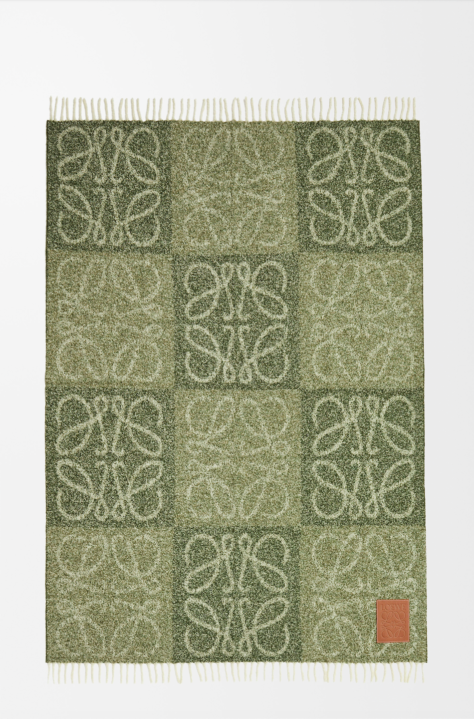 Премия Craft Prize и 50 оттенков Джейми Дорнана: чем запомнится эпоха Джонатана Андерсона в Loewe (фото 33)