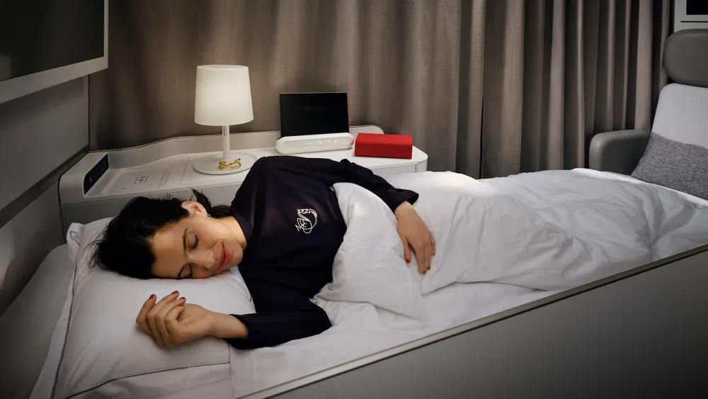 Авиакомпания Air France и Jacquemus выпустили коллекцию пижам (фото 1)