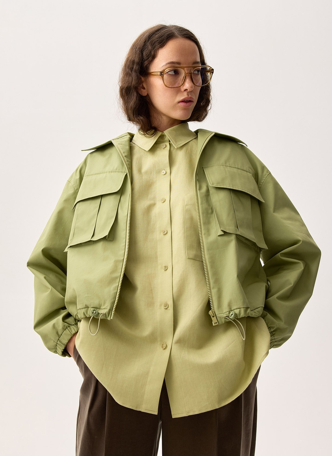 Все, кроме бежевого тренча (ну почти). 20 вариантов верхней одежды на весну — и все от локальных брендов (фото 3)