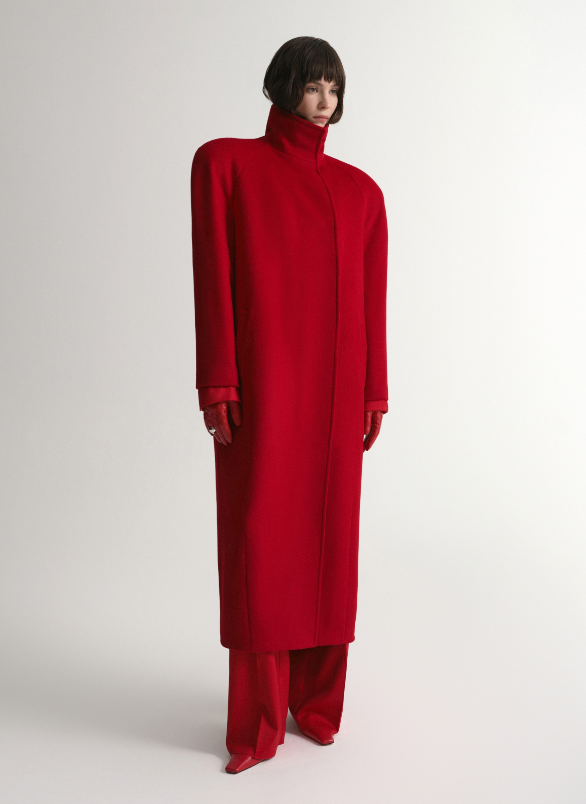 Все, кроме бежевого тренча (ну почти). 20 вариантов верхней одежды на весну — и все от локальных брендов (фото 1)