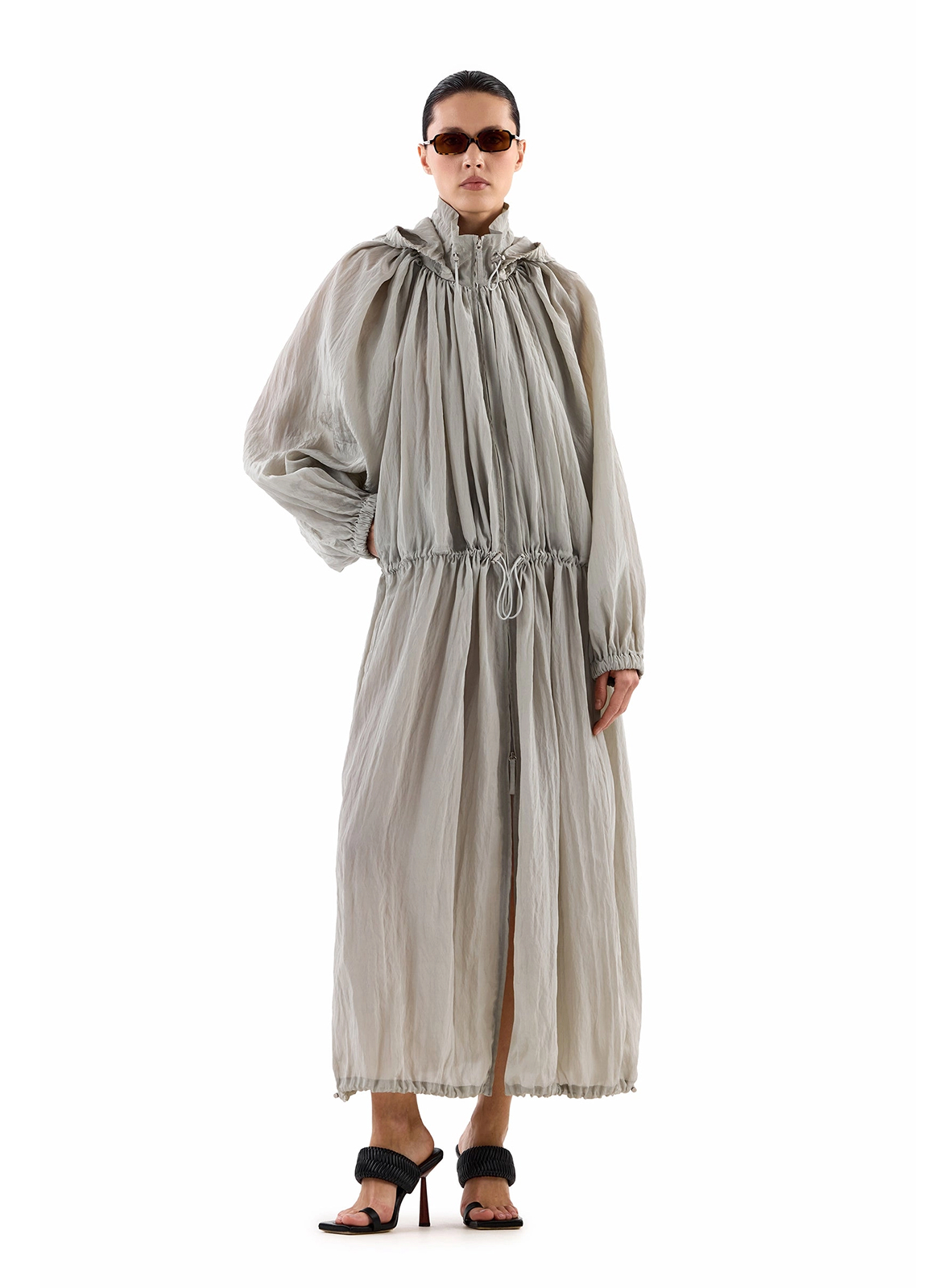 Все, кроме бежевого тренча (ну почти). 20 вариантов верхней одежды на весну — и все от локальных брендов (фото 31)