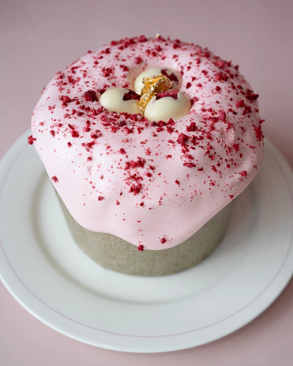 Панеттоне с фисташкой и куличи с малиной: 12 самых интересных пасхальных предложений в Москве (фото 1)