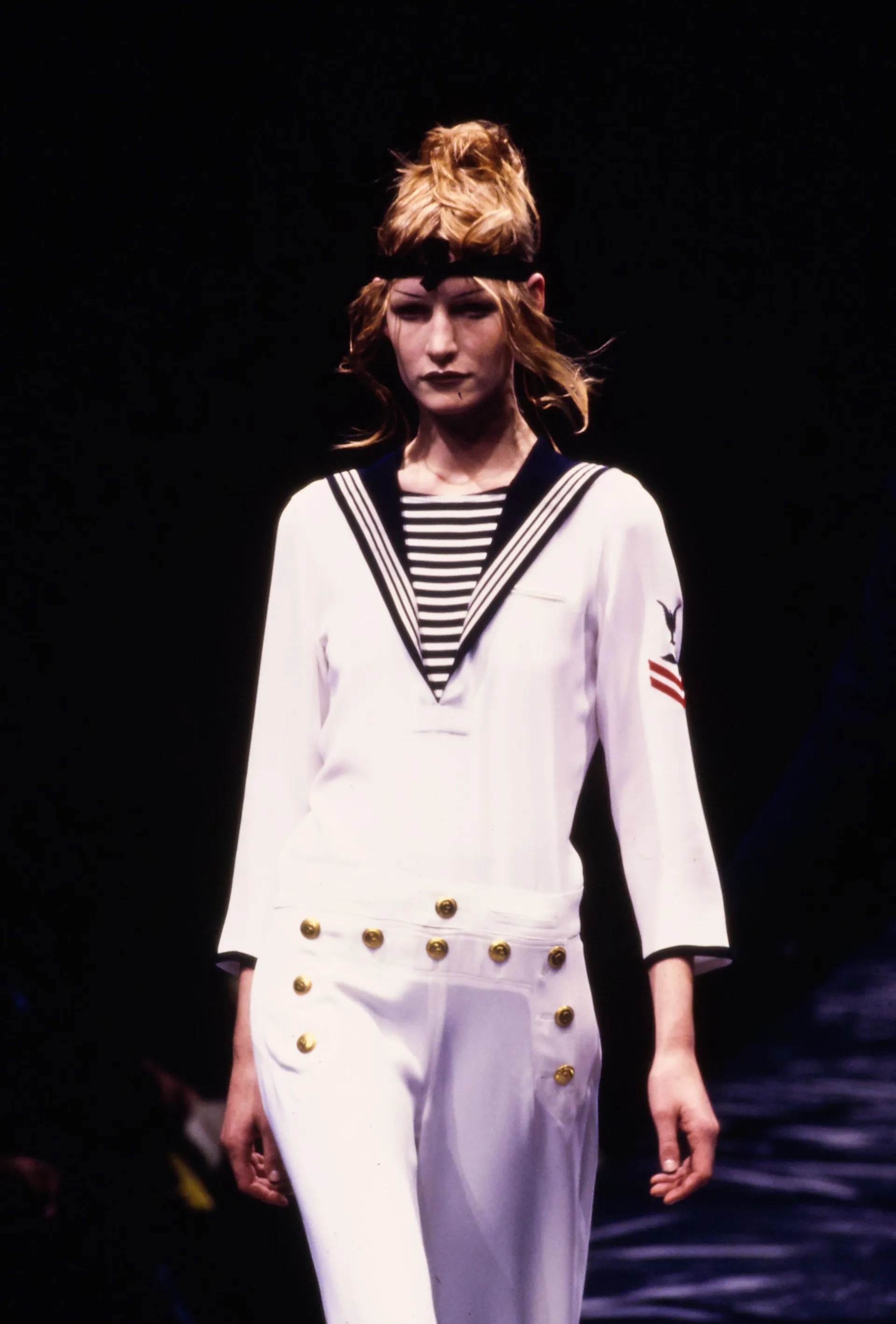 Конические бра и татуированные вещи: знаковые креативные решения Жана-Поля Готье (фото 4)