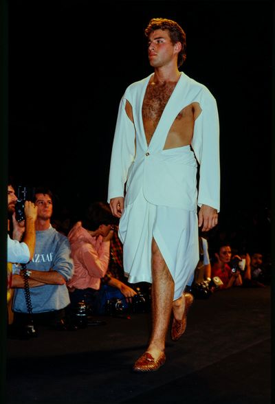 Конические бра и татуированные вещи: знаковые креативные решения Жана-Поля Готье (фото 14)