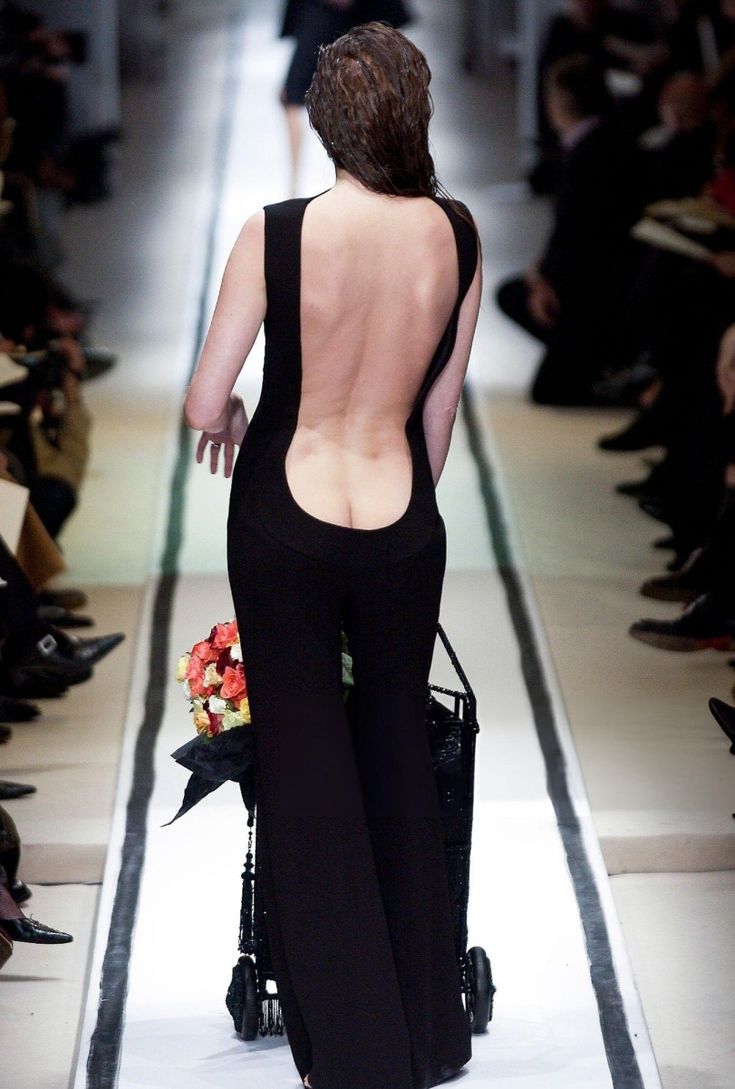 Конические бра и татуированные вещи: знаковые креативные решения Жана-Поля Готье (фото 22)