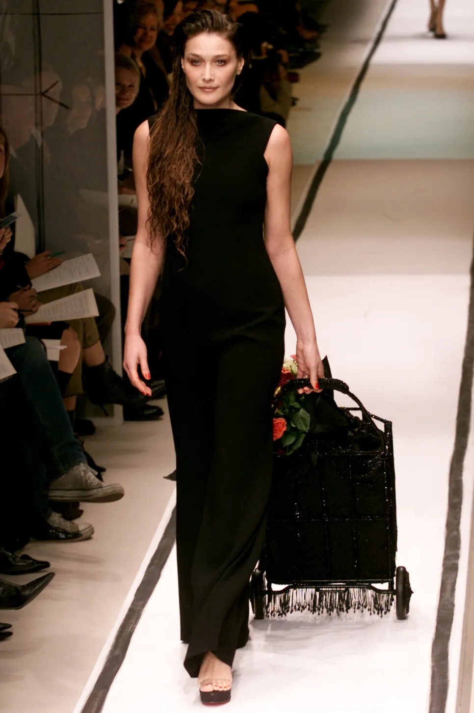 Конические бра и татуированные вещи: знаковые креативные решения Жана-Поля Готье (фото 21)