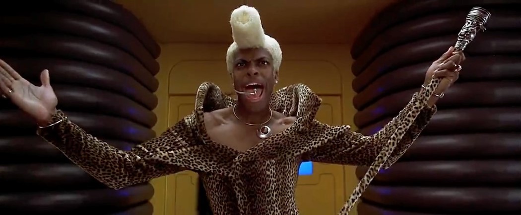 Конические бра и татуированные вещи: знаковые креативные решения Жана-Поля Готье (фото 43)