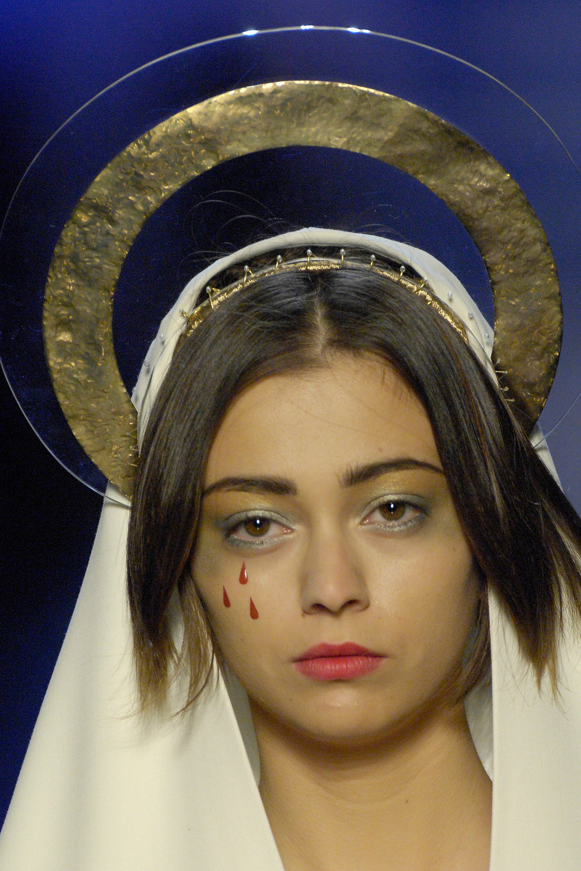 Конические бра и татуированные вещи: знаковые креативные решения Жана-Поля Готье (фото 52)