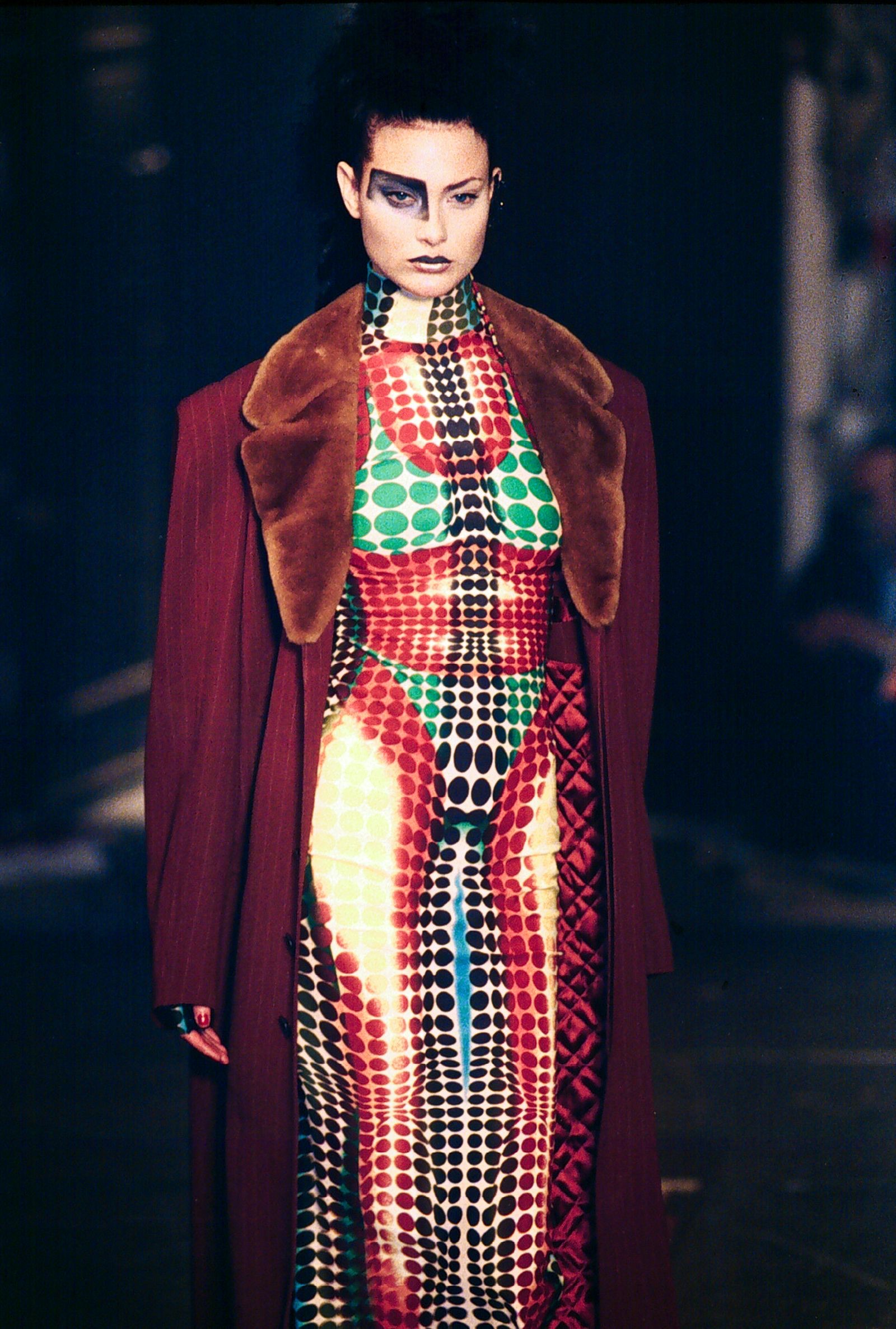 Конические бра и татуированные вещи: знаковые креативные решения Жана-Поля Готье (фото 56)