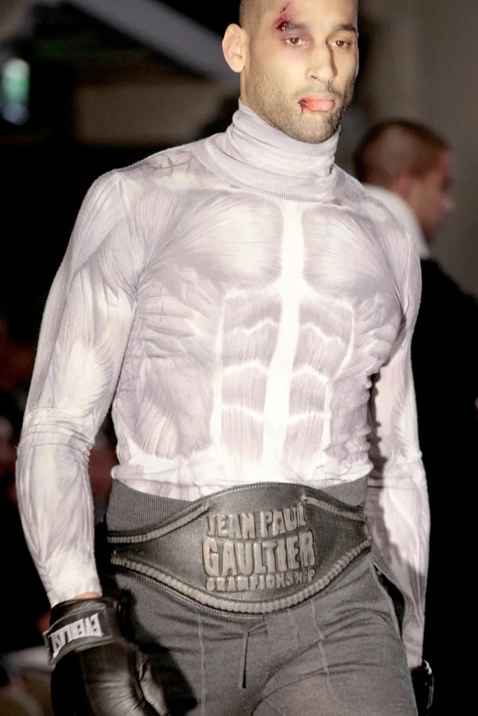 Конические бра и татуированные вещи: знаковые креативные решения Жана-Поля Готье (фото 67)