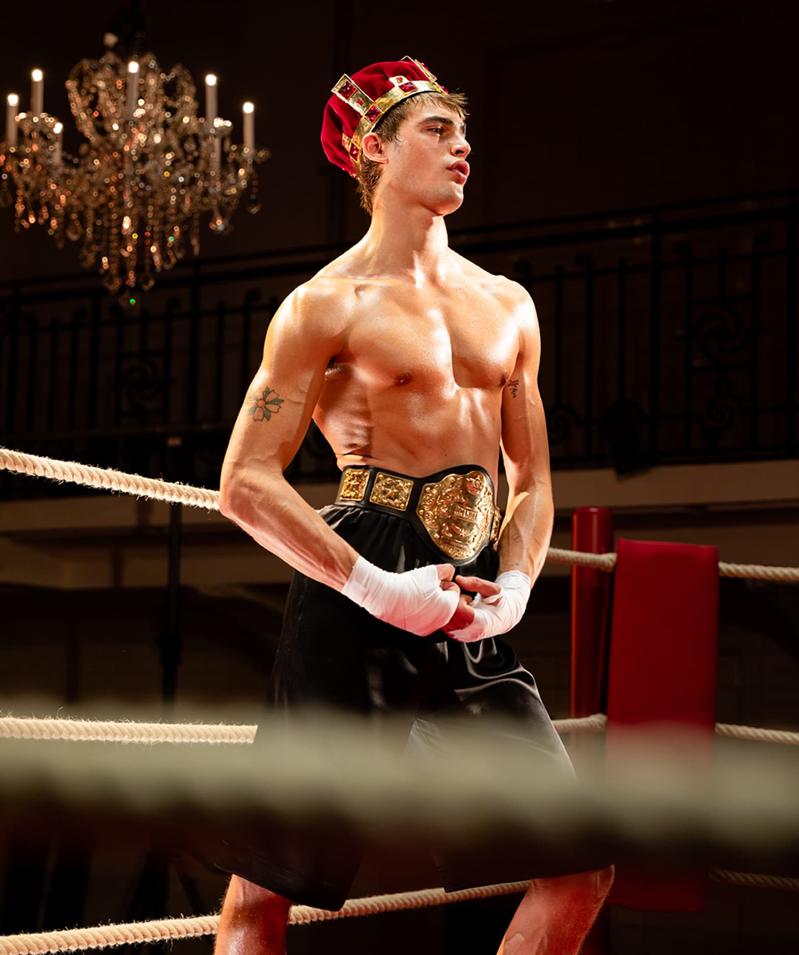 Конические бра и татуированные вещи: знаковые креативные решения Жана-Поля Готье (фото 63)