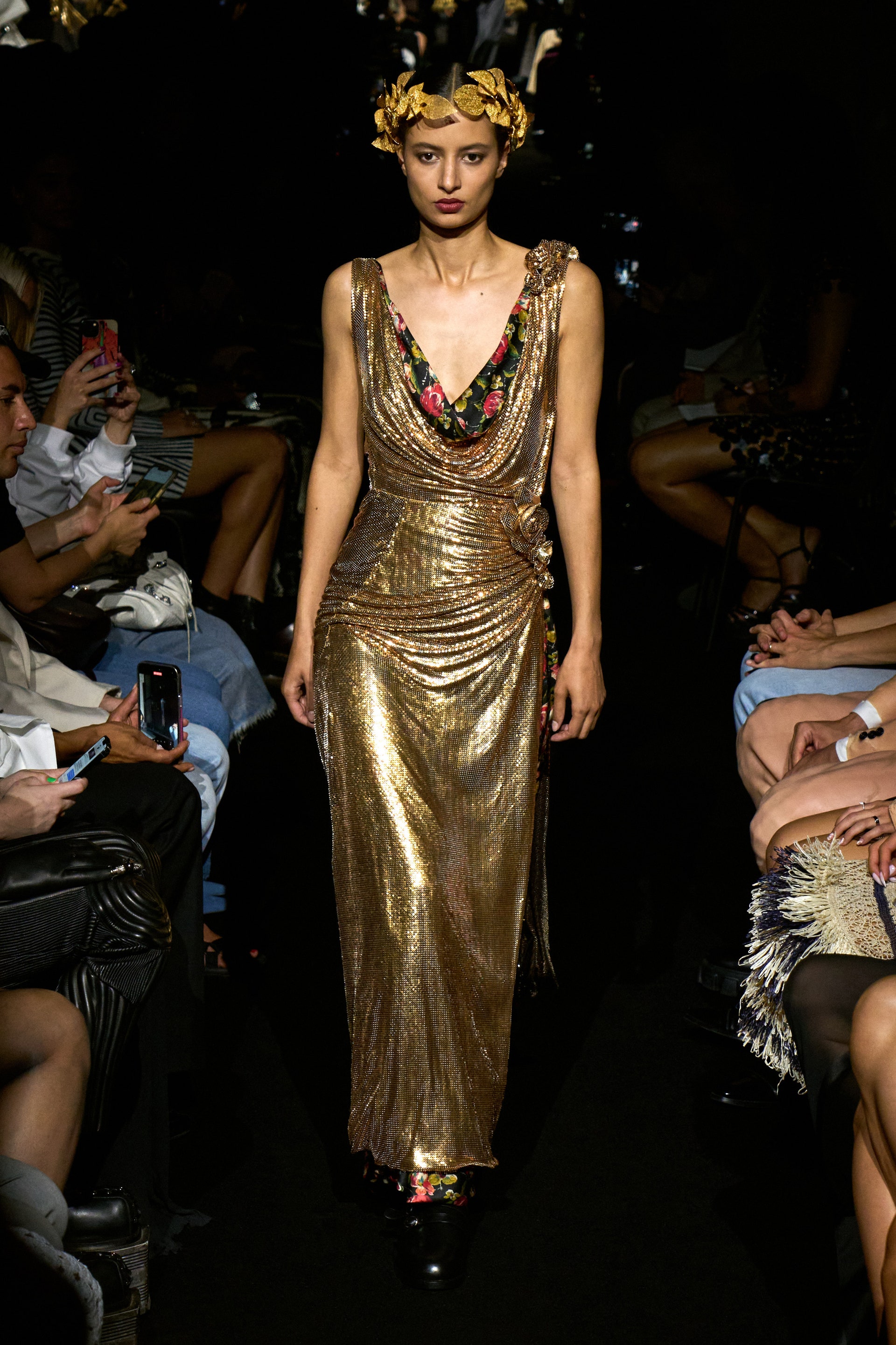 Конические бра и татуированные вещи: знаковые креативные решения Жана-Поля Готье (фото 74)