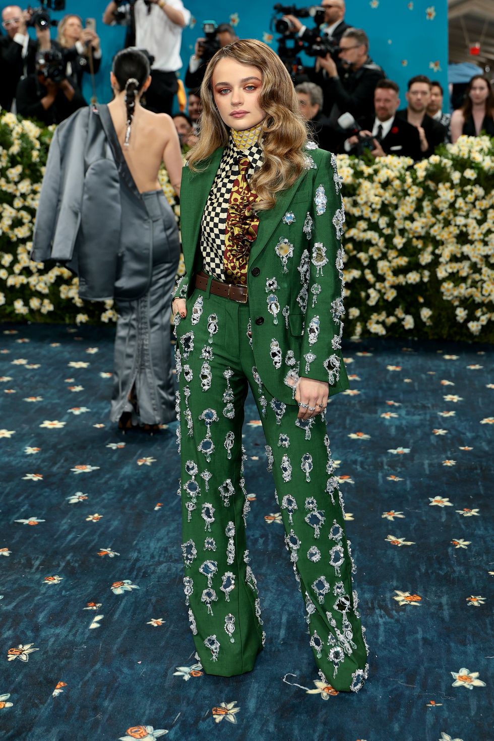 Рианна в Marc Jacobs и Энн Хэтэуэй в Carolina Herrera: красная дорожка Met Gala 2025 (фото 22)