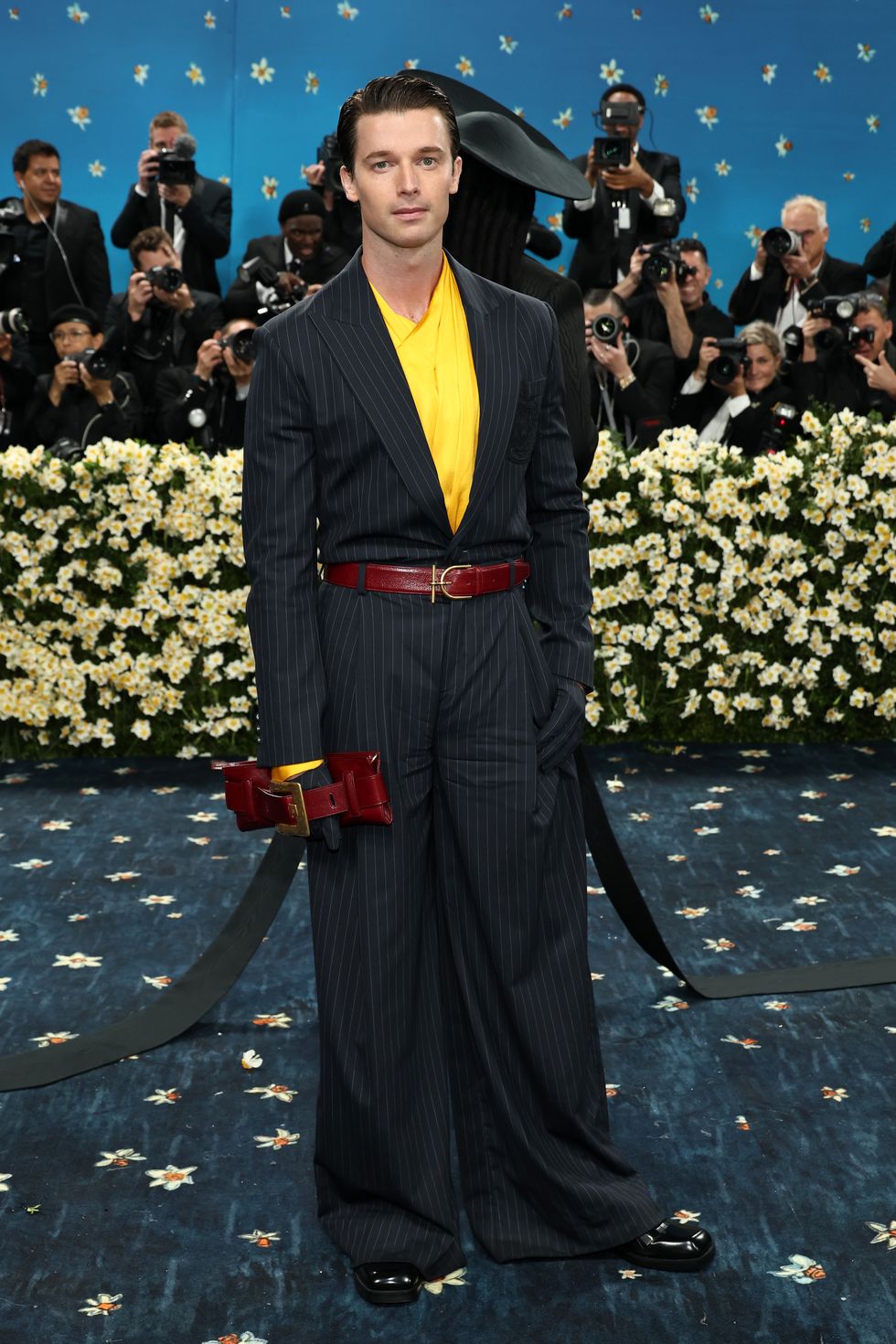 Рианна в Marc Jacobs и Энн Хэтэуэй в Carolina Herrera: красная дорожка Met Gala 2025 (фото 48)