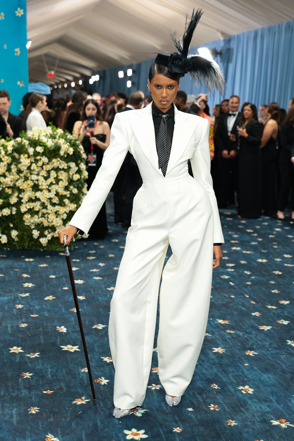 Рианна в Marc Jacobs и Энн Хэтэуэй в Carolina Herrera: красная дорожка Met Gala 2025 (фото 37)