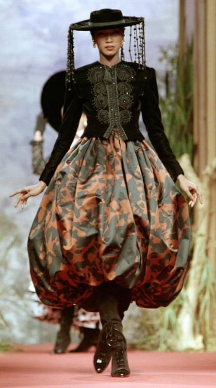 Кристиану Лакруа — 74! Что нужно знать об авторе того самого топа с крестом с обложки американского Vogue (фото 2)