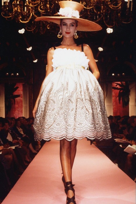 Кристиану Лакруа — 74! Что нужно знать об авторе того самого топа с крестом с обложки американского Vogue (фото 9)