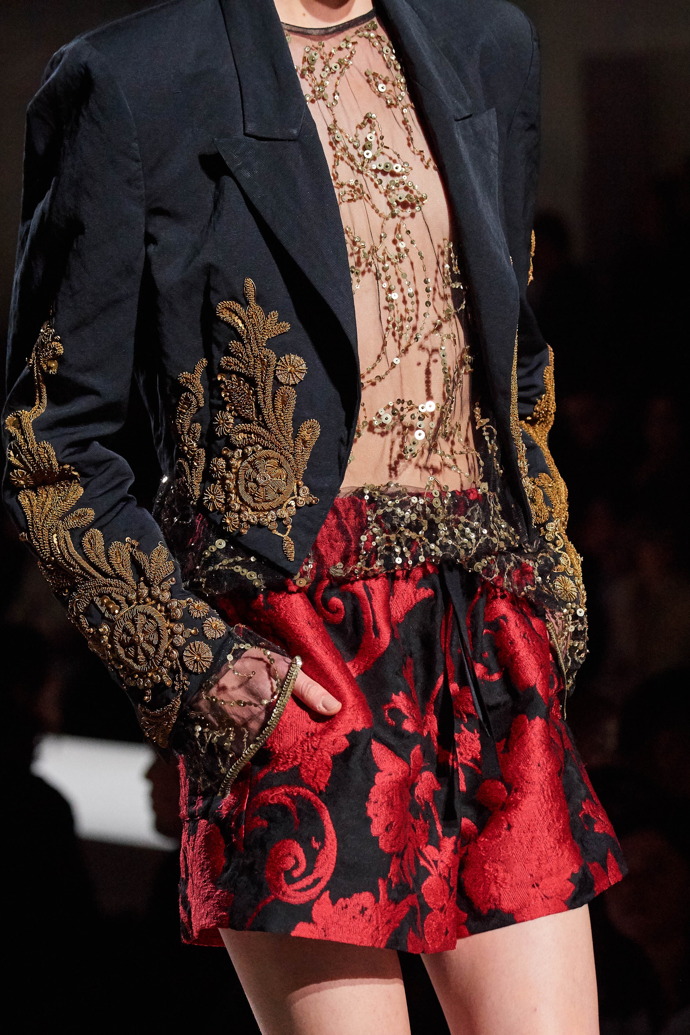 Кристиану Лакруа — 74! Что нужно знать об авторе того самого топа с крестом с обложки американского Vogue (фото 15)