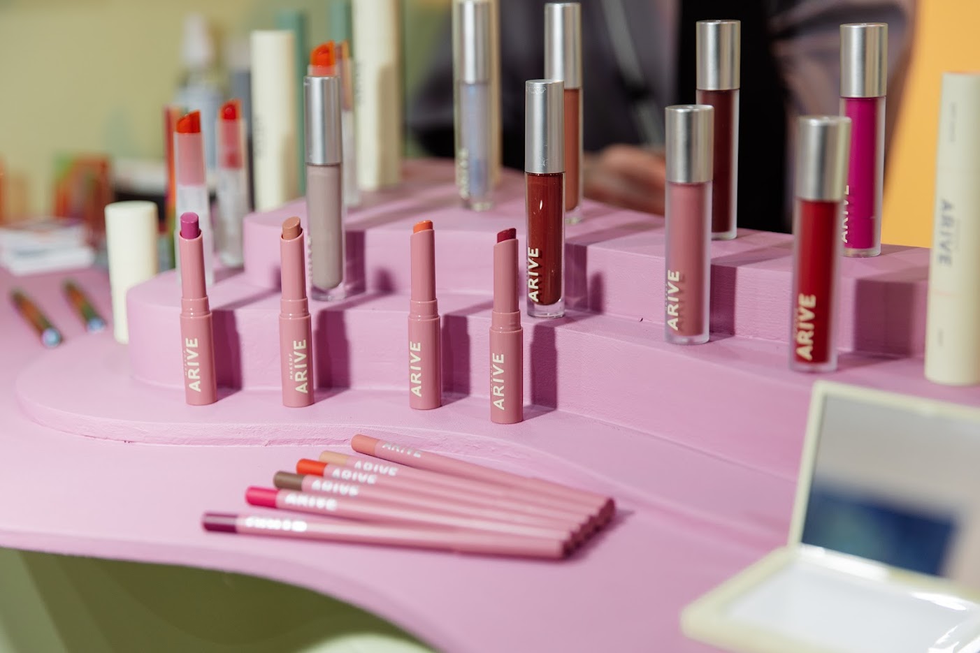 Arive Makeup вместе с художницей Машей Сомик показал арт-объект на ярмарке Port Art Fair (фото 4)