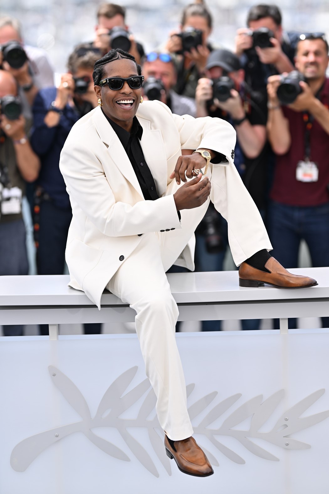 Маргарет Куолли в Chanel и Педро Паскаль в Calvin Klein: лучшие образы Каннского кинофестиваля 2025 (фото 1)