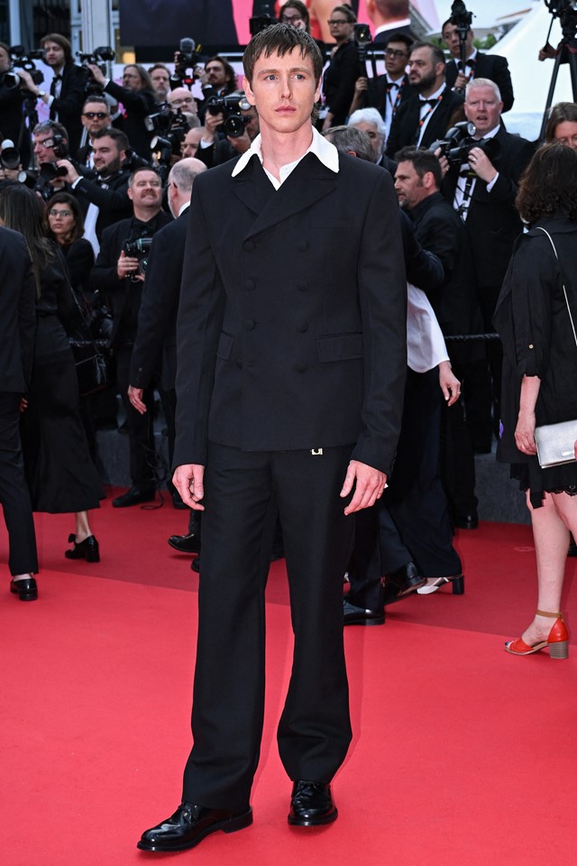 Маргарет Куолли в Chanel и Педро Паскаль в Calvin Klein: лучшие образы Каннского кинофестиваля 2025 (фото 4)