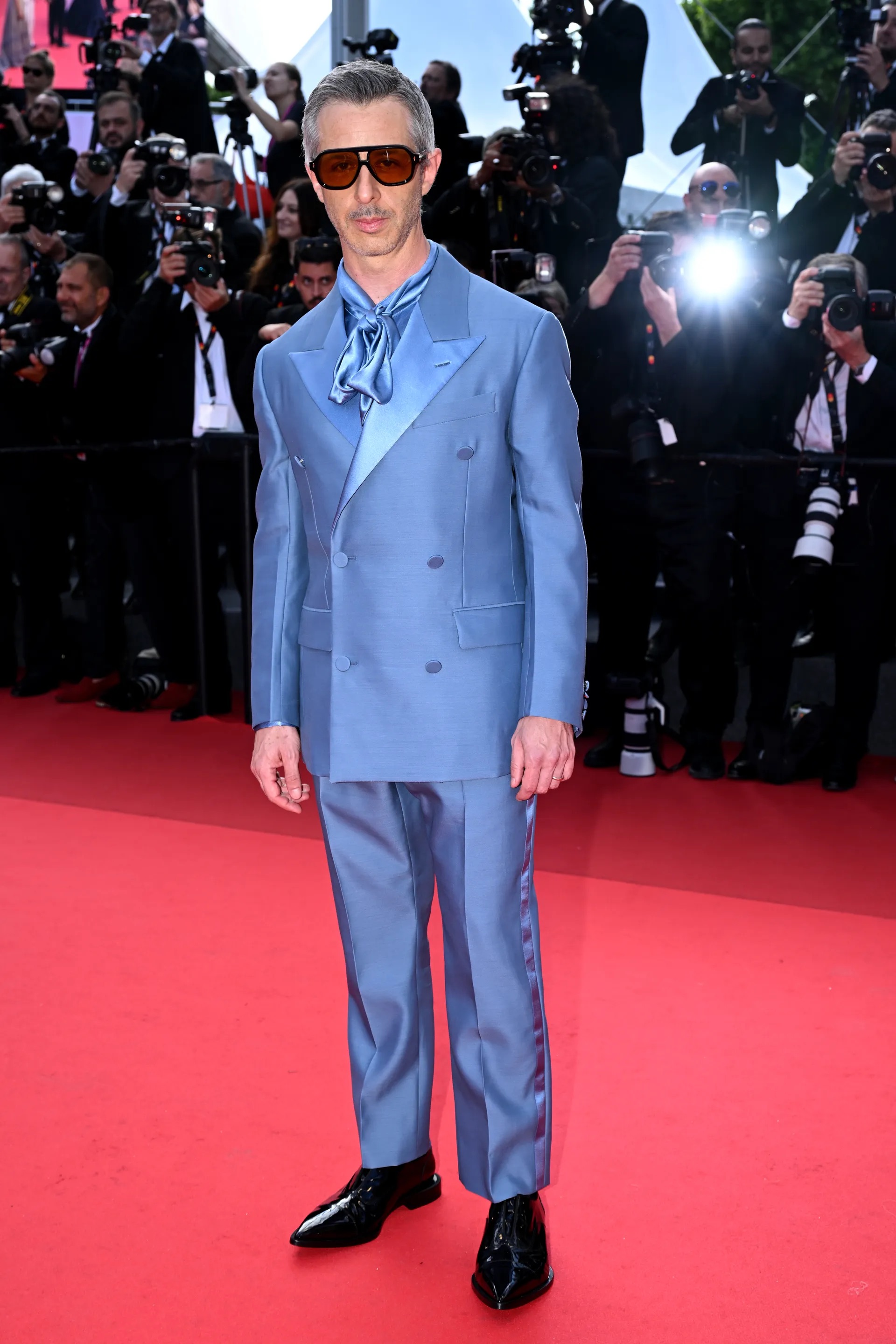 Маргарет Куолли в Chanel и Педро Паскаль в Calvin Klein: лучшие образы Каннского кинофестиваля 2025 (фото 17)