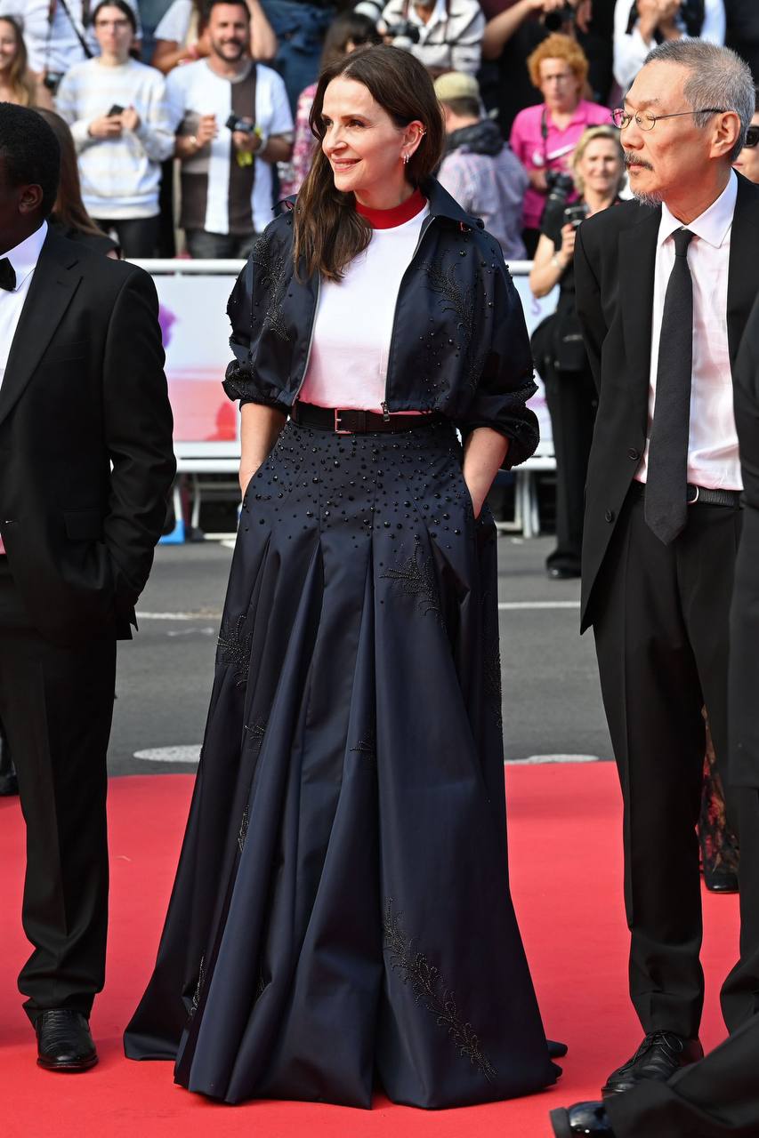 Маргарет Куолли в Chanel и Педро Паскаль в Calvin Klein: лучшие образы Каннского кинофестиваля 2025 (фото 47)