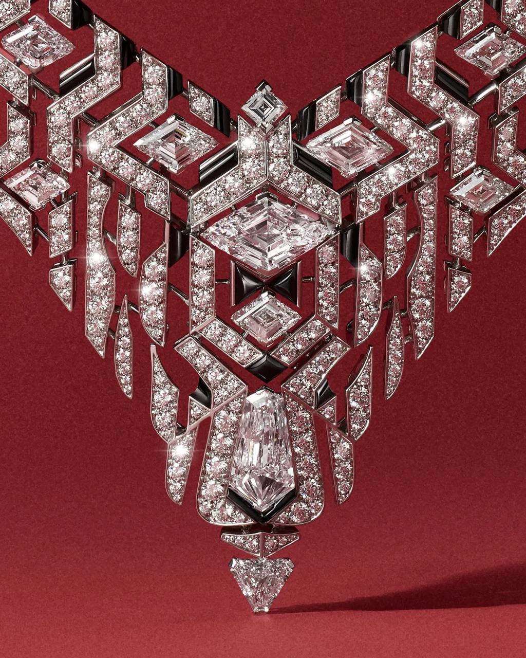 Джемма Чан стала лицом новой коллекции ювелирного искусства Cartier (фото 2)