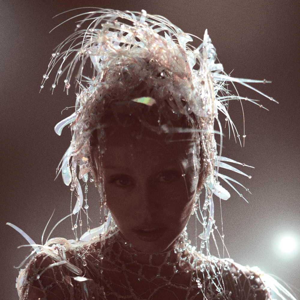 Майли Сайрус выпустила новый альбом под названием «Something Beautiful» (фото 1)