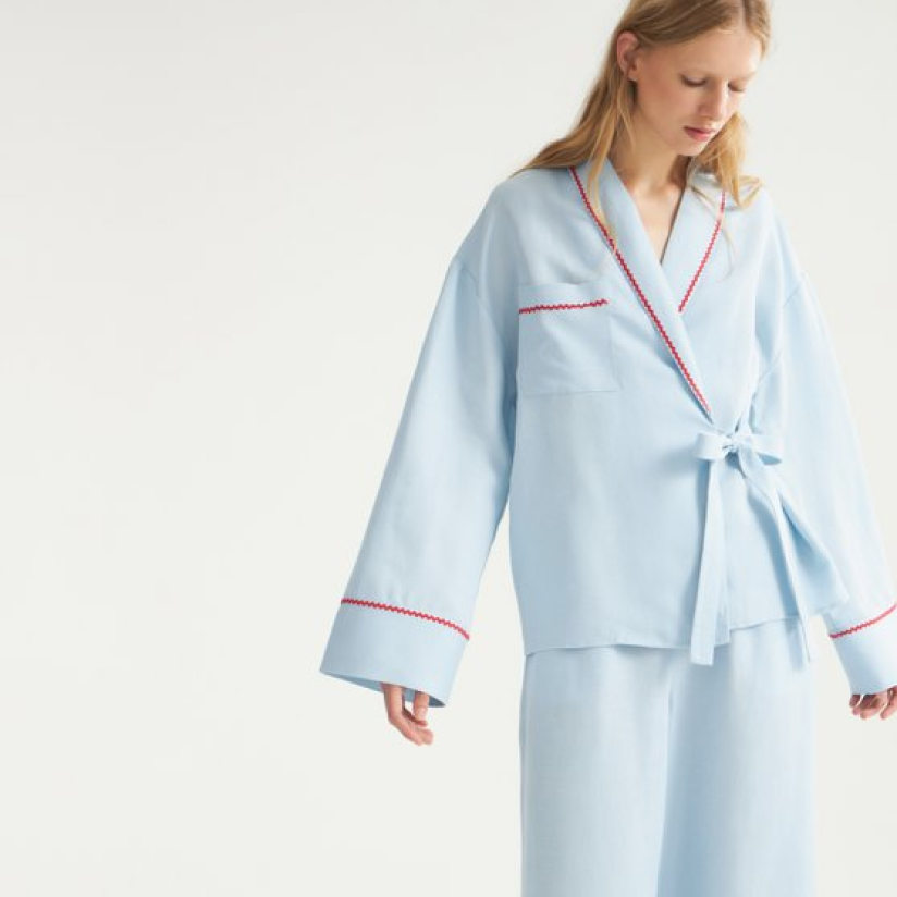 Полароид Fujifilm, уютный плед и резиновые сапоги в нежном фиалковом: что взять с собой на дачу. Выбор BURO. (фото 1)