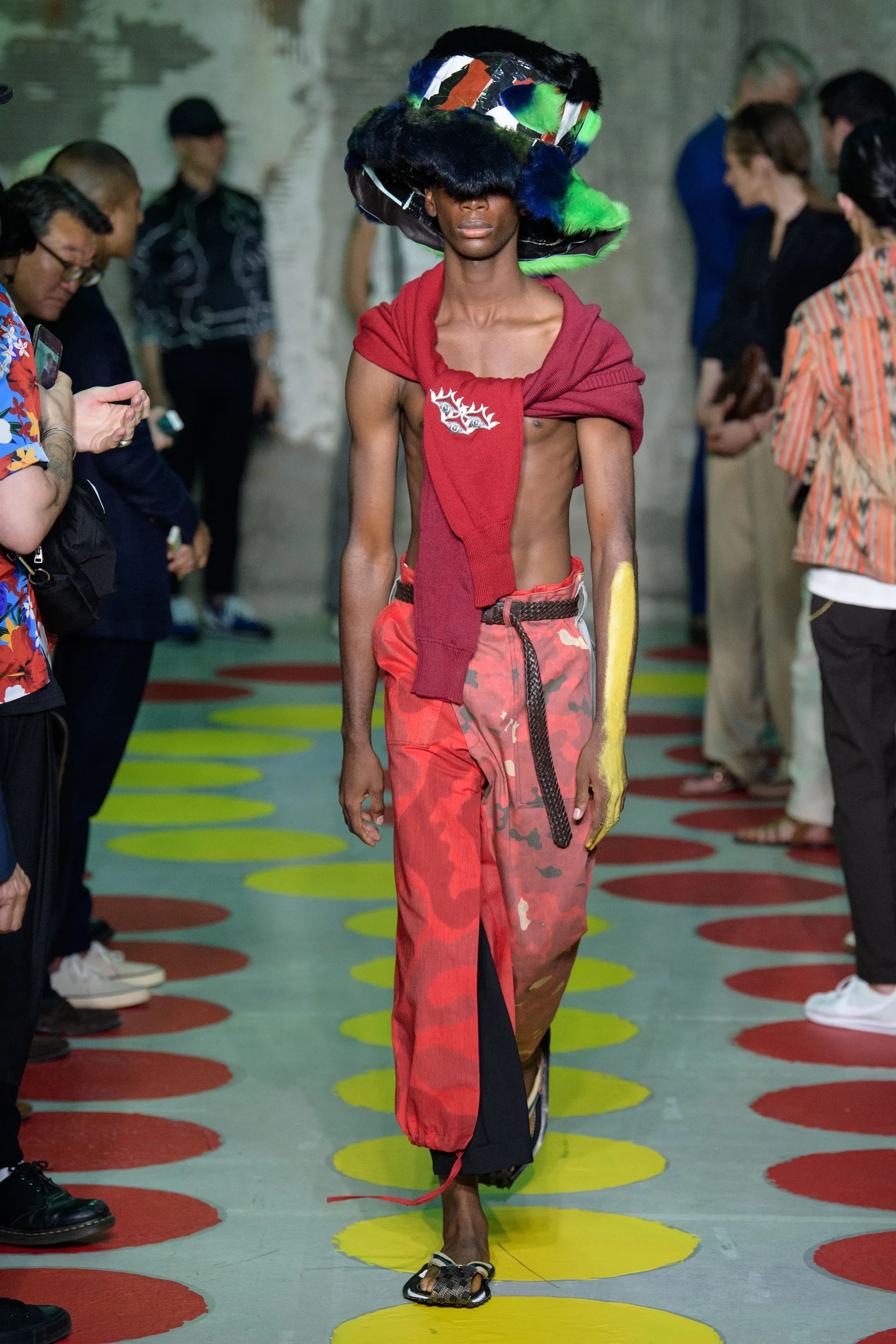 Ирония, швы наружу и право быть собой: 10 причин, по которым любили Франческо Риссо в Marni (фото 14)