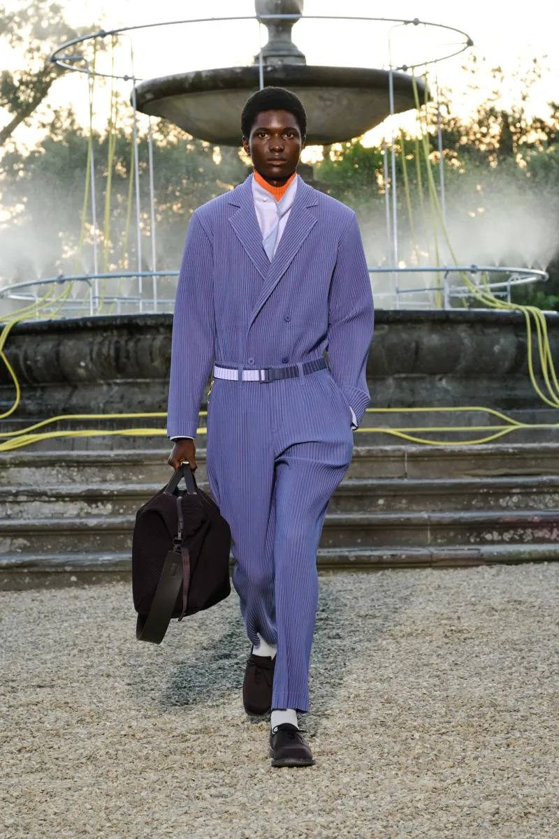 Issey Miyake показал летнюю коллекцию мужской линии Homme Plissé (фото 7)