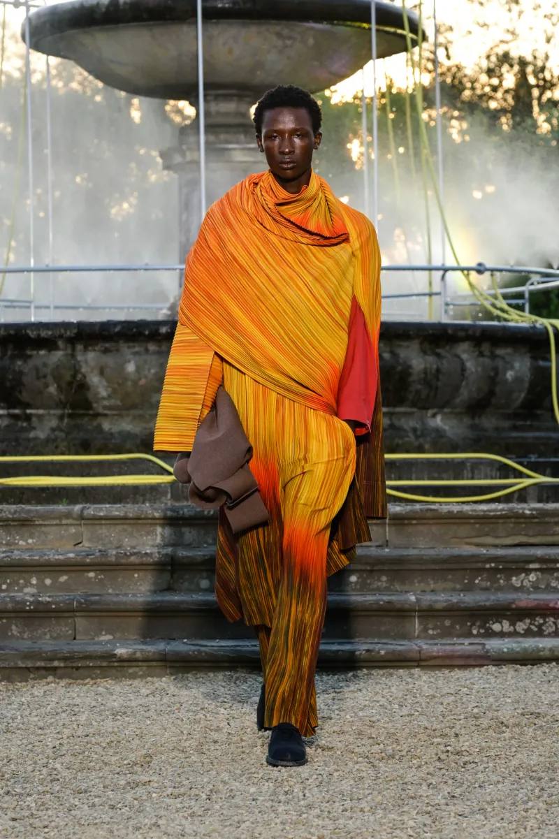 Issey Miyake показал летнюю коллекцию мужской линии Homme Plissé (фото 2)