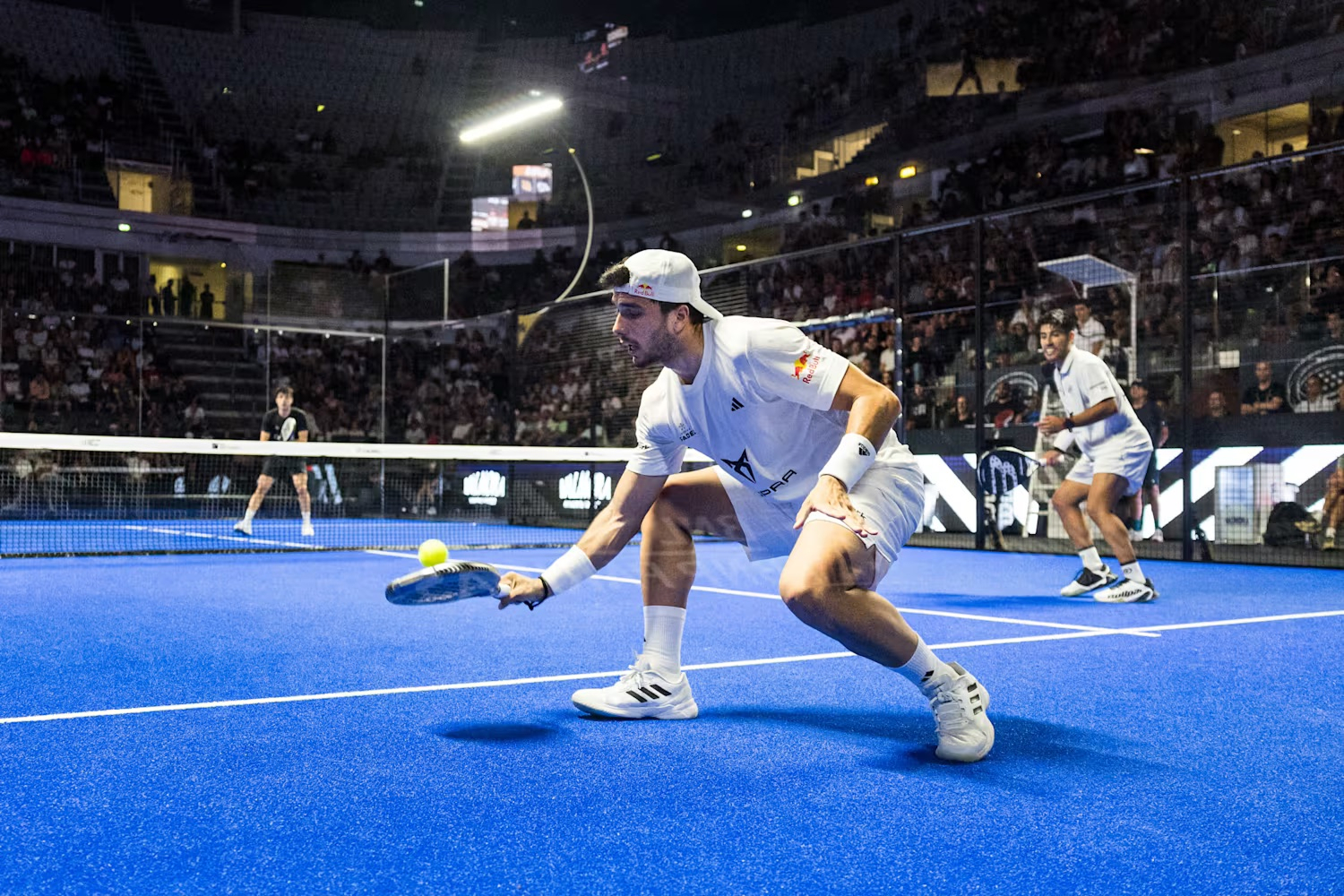 Гибрид тенниса и сквоша: что такое падел и где в него играть в Москве (фото 4)