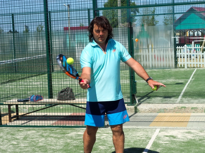 Гибрид тенниса и сквоша: что такое падел и где в него играть в Москве (фото 6)