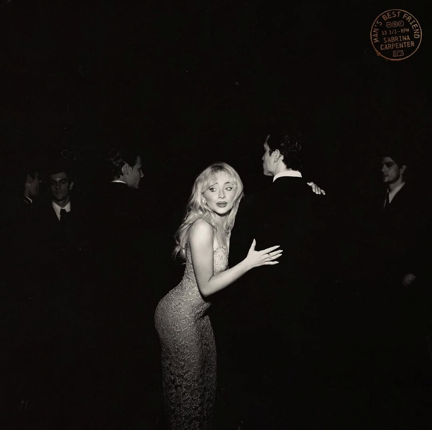 Сабрина Карпентер выпустила альтернативную версию обложки «Man's Best Friend» (фото 1)