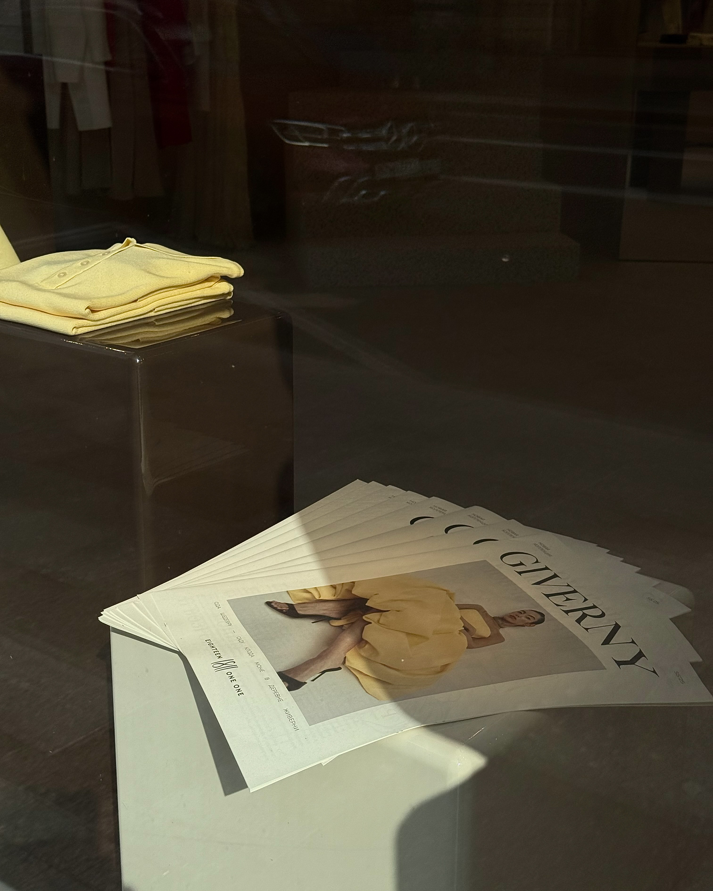 1811 открыл флагманский магазин в Санкт-Петербурге (фото 2)