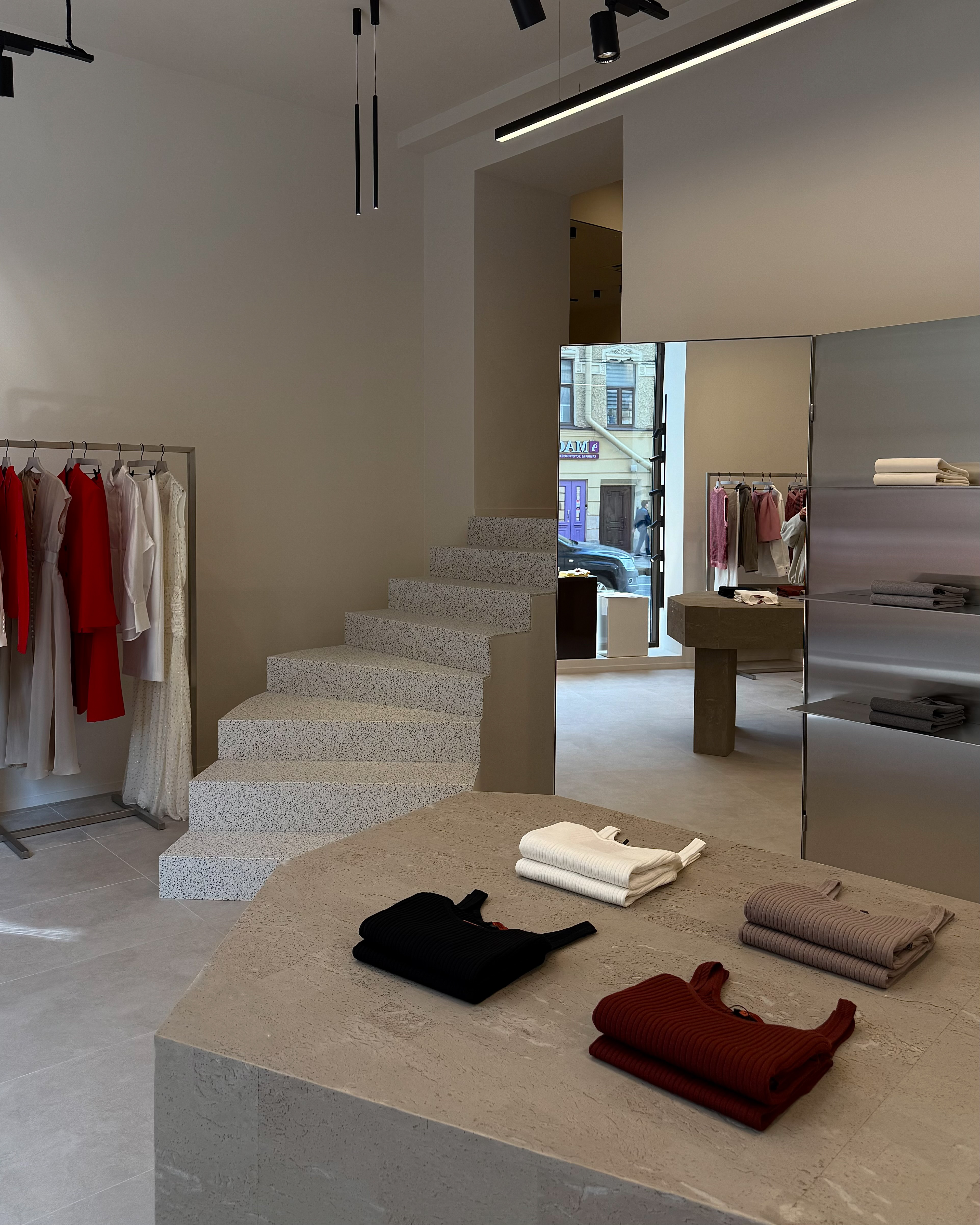 1811 открыл флагманский магазин в Санкт-Петербурге (фото 1)