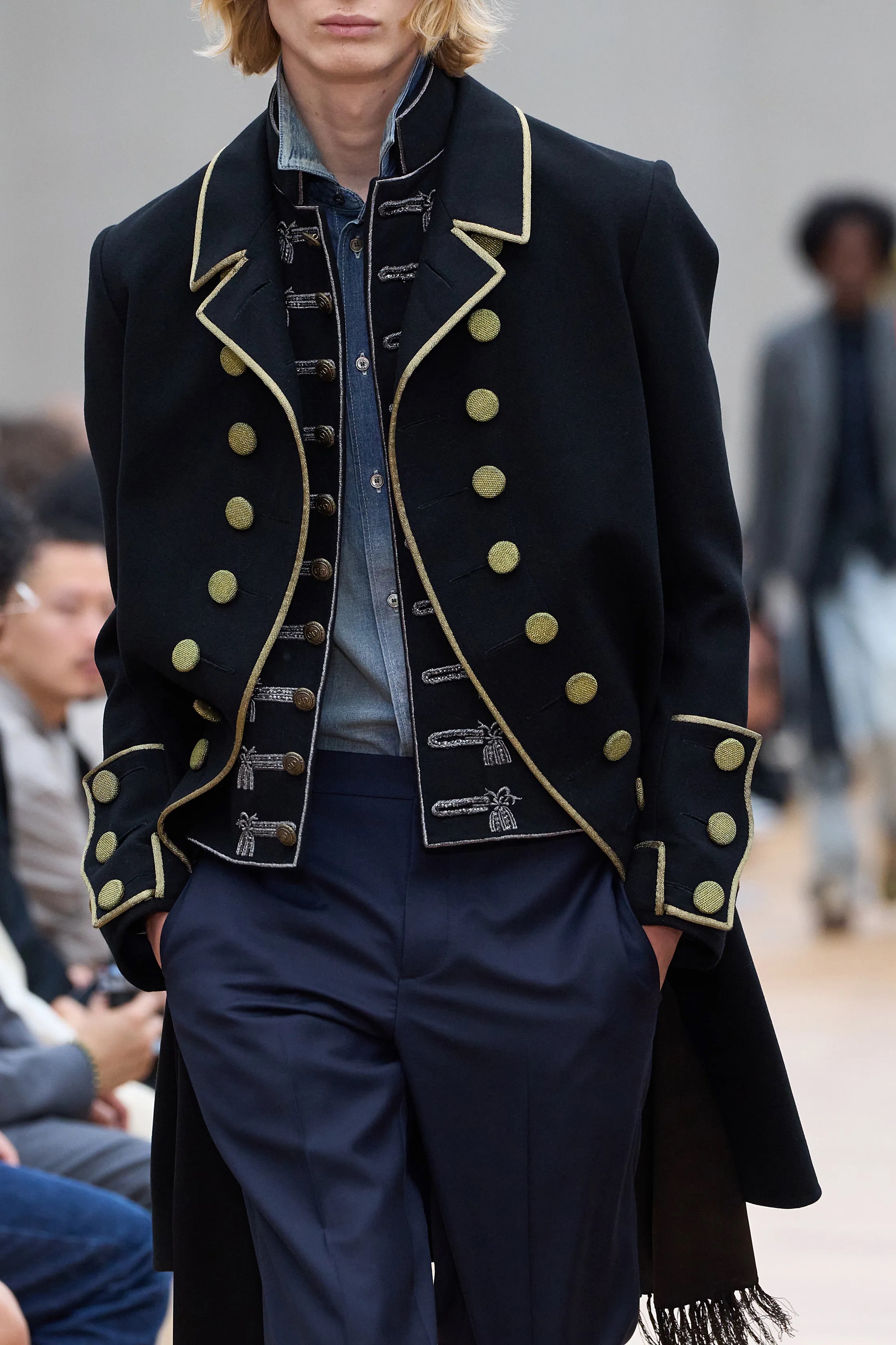 Чему нас научили мужские коллекции сезона весна-лето 2026. Свежие идеи, которые хотим внедрить уже сейчас (фото 28)