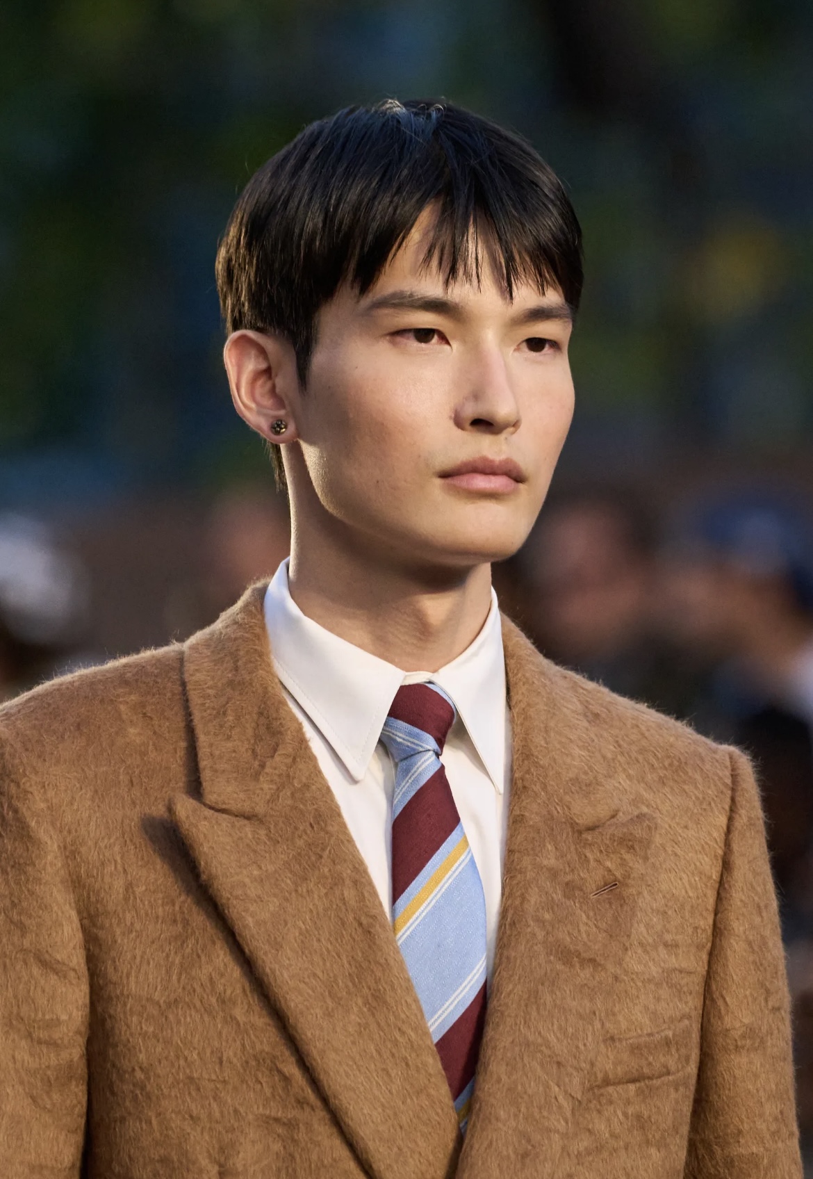 Челка-штрихкод и стрижка Алессандро Микеле: бьюти-тренды мужской Недели моды весна-лето 2026 (фото 4)