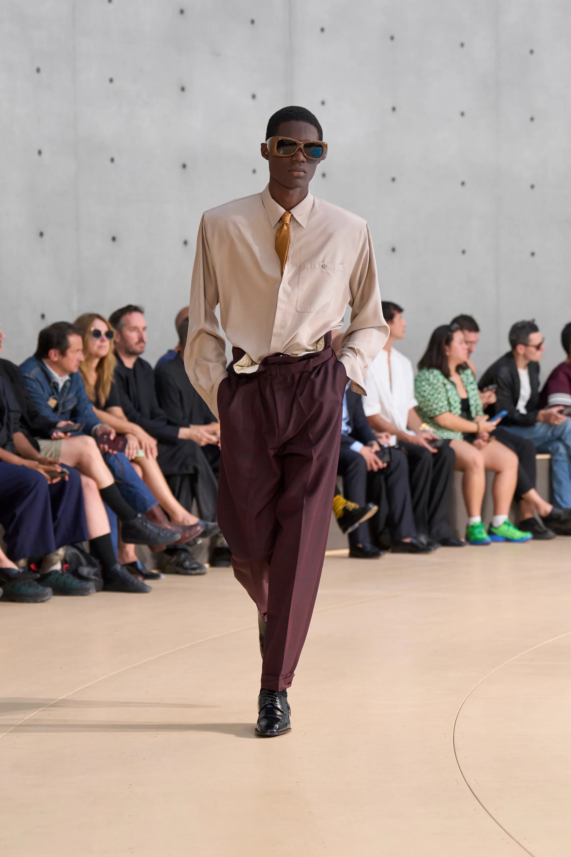 Чему нас научили мужские коллекции сезона весна-лето 2026. Свежие идеи, которые хотим внедрить уже сейчас (фото 43)