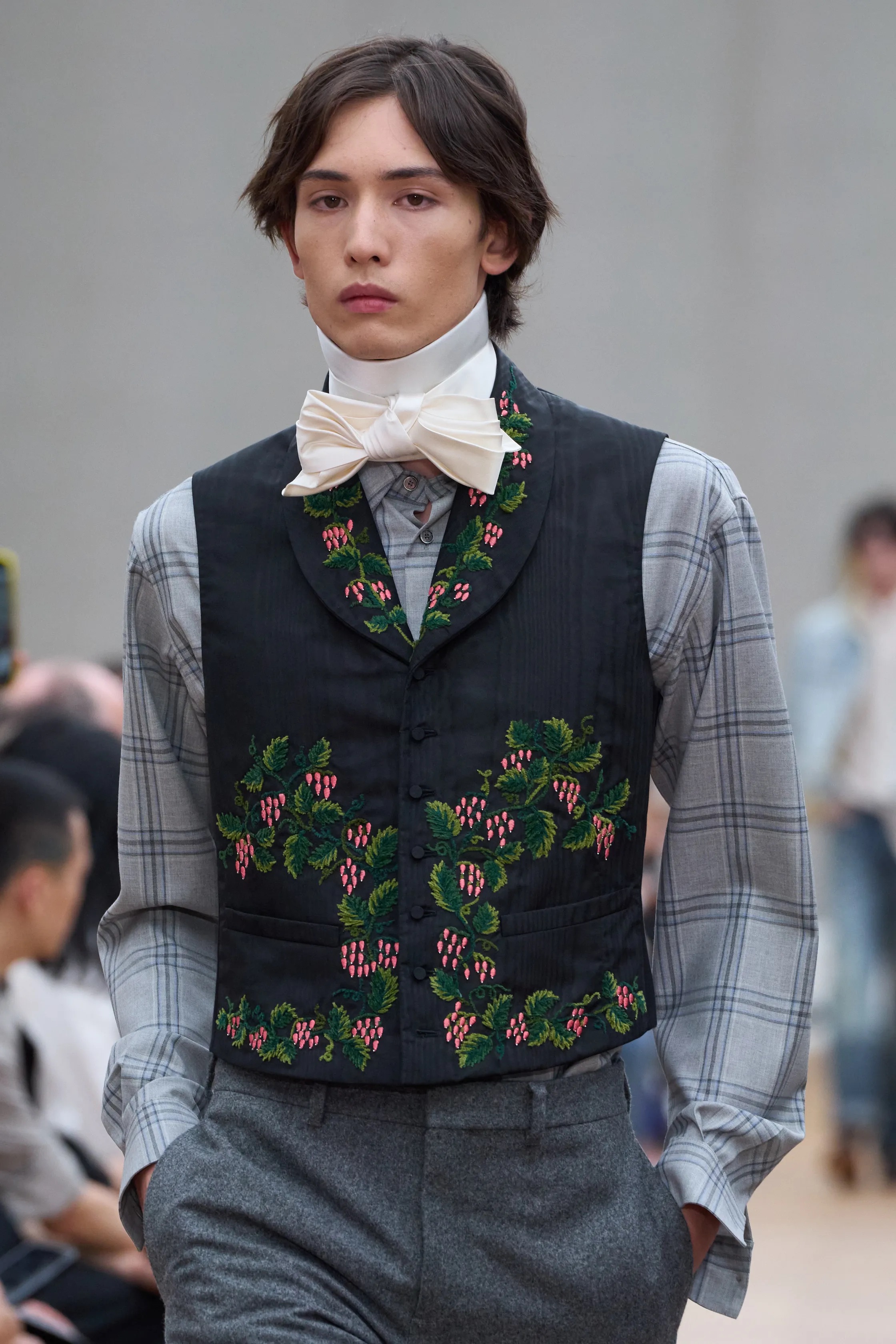 Чему нас научили мужские коллекции сезона весна-лето 2026. Свежие идеи, которые хотим внедрить уже сейчас (фото 44)