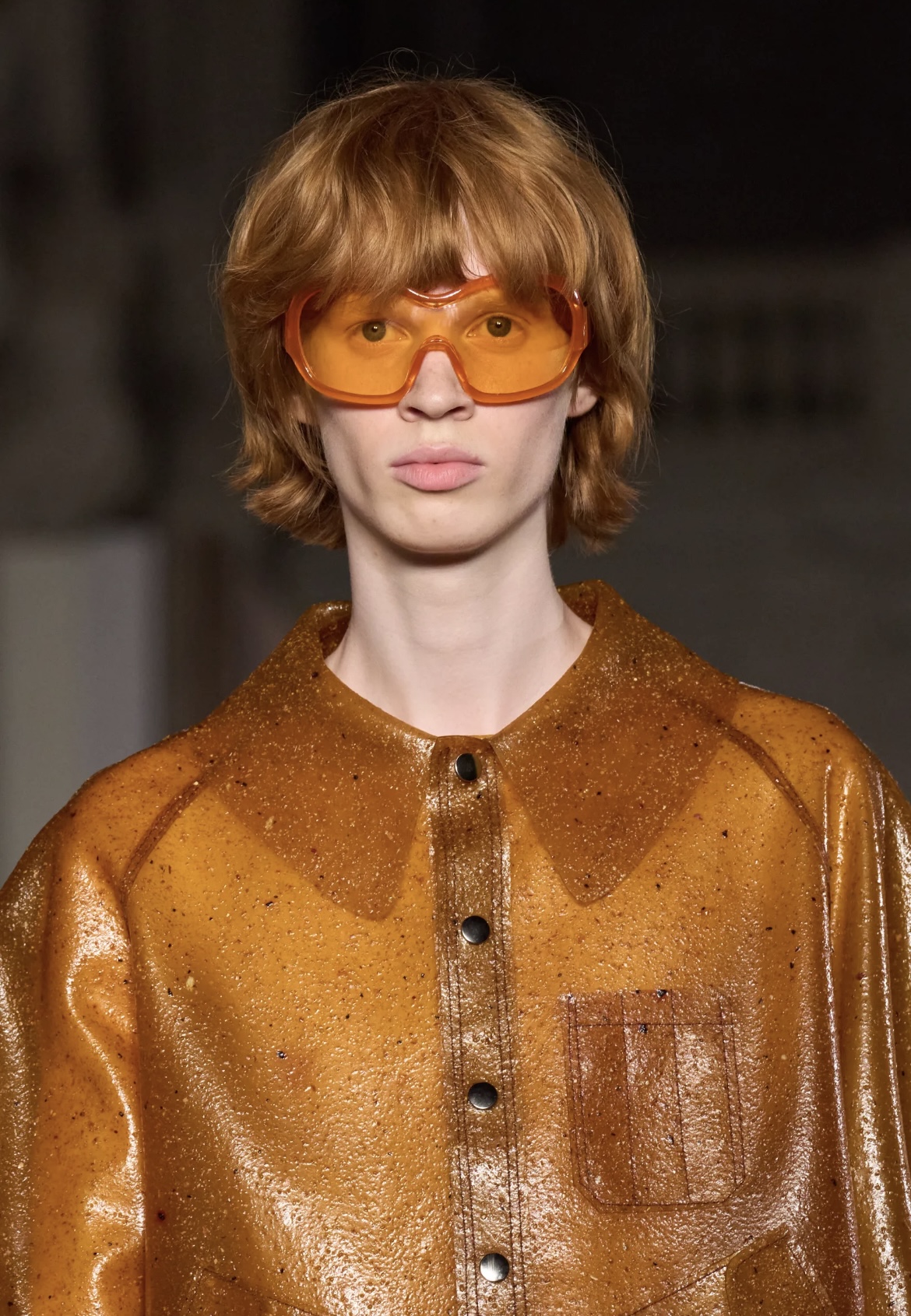 Челка-штрихкод и стрижка Алессандро Микеле: бьюти-тренды мужской Недели моды весна-лето 2026 (фото 18)